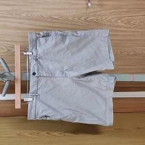 Men's Hickey Freeman flat front shorts - size 38